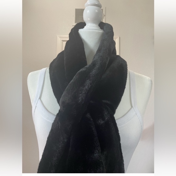 Sprigs Faux Fur Scarf Soft and Women’s Neck Tie - Picture 2 of 14